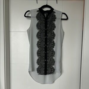 RW&CO. | Light Blue Sleeveless Lace Panel Blouse | XS